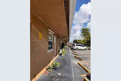 701 NW 7th Ave #1, Hallandale Beach, FL 33009 - Photo 9