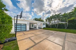 3141 N Bay Rd, Miami Beach, FL 33140 - Photo 3