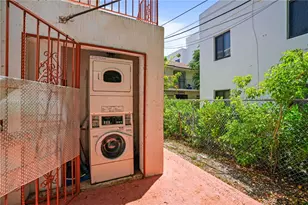 461 SW 7th St, Miami, FL 33130 - Photo 17