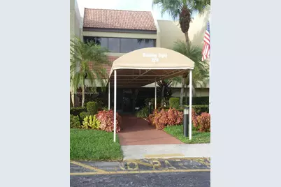 220 Lakeview Dr #301, Weston, FL 33326 - Photo 1
