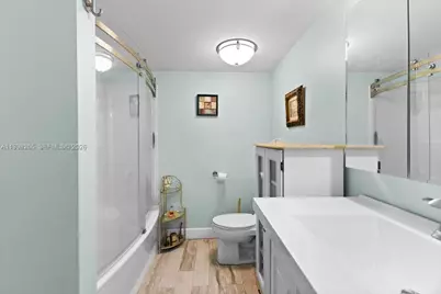 3047 N Oakland Forest Dr #204, Oakland Park, FL 33309 - Photo 11