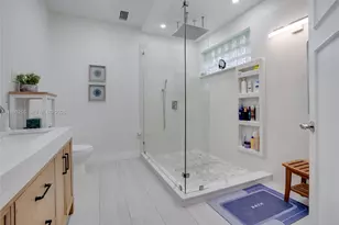 3085 Lakewood Cir, Weston, FL 33332 - Photo 9