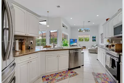 3085 Lakewood Cir, Weston, FL 33332 - Photo 13