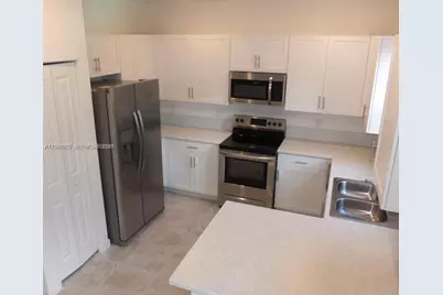 407 NE 208th Ter, Miami, FL 33179 - Photo 5