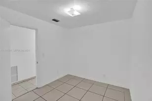 877 W 33rd St, Hialeah, FL 33012 - Photo 45