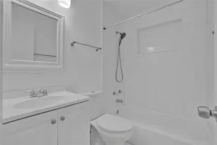 877 W 33rd St, Hialeah, FL 33012 - Photo 29