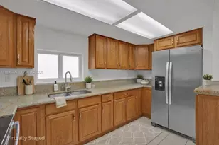 877 W 33rd St, Hialeah, FL 33012 - Photo 9