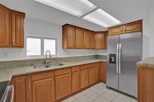 877 W 33rd St, Hialeah, FL 33012 - Photo 23