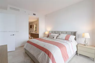 68 SE 6th St #3006, Miami, FL 33131 - Photo 9