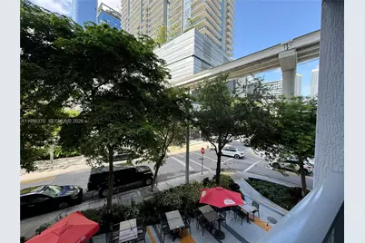 31 SE 6th St #303, Miami, FL 33131 - Photo 15