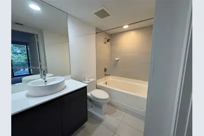 31 SE 6th St #305, Miami, FL 33131 - Photo 13