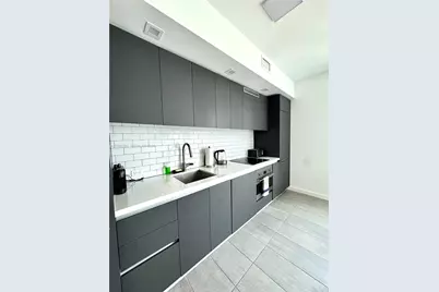 227 NE 2nd St #2306, Miami, FL 33132 - Photo 3