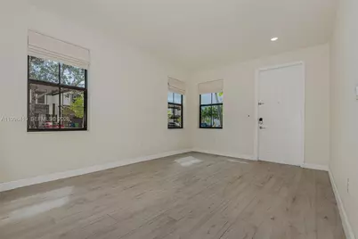 8903 NW 184th Ter, Miami Lakes, FL 33018 - Photo 9