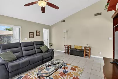 10471 NW 21st Ct, Sunrise, FL 33322 - Photo 11