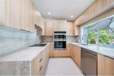 1003 NE 118th St, Biscayne Park, FL 33161 - Photo 11