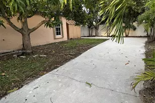 1139 Freshwater Lakes Dr, West Palm Beach, FL 33401 - Photo 57
