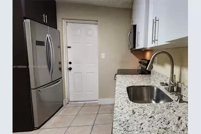 880 E 26th St, Hialeah, FL 33013 - Photo 9