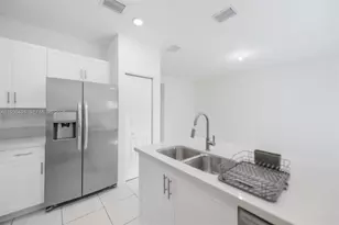640 NE 207th St, Miami, FL 33179 - Photo 15
