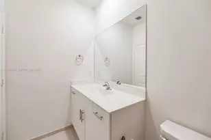 640 NE 207th St, Miami, FL 33179 - Photo 35