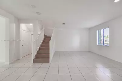 640 NE 207th St, Miami, FL 33179 - Photo 5