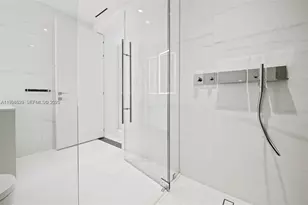 300 Biscayne Blvd Way, Miami, FL 33131 - Photo 9