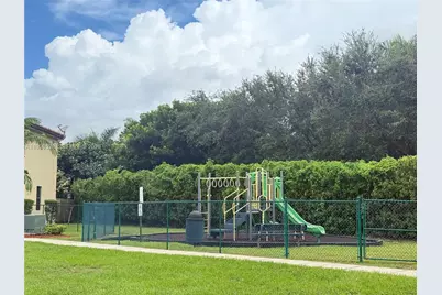 3211 SE 7th St, Homestead, FL 33033 - Photo 13