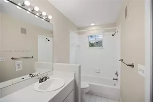 365 SW 122nd Ave, Pembroke Pines, FL 33025 - Photo 11