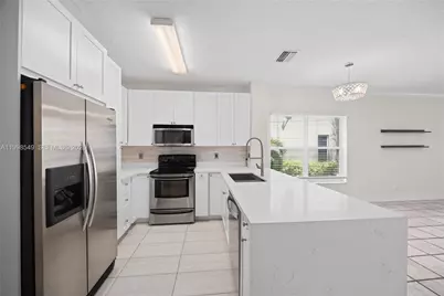 365 SW 122nd Ave, Pembroke Pines, FL 33025 - Photo 3