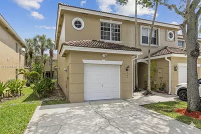 365 SW 122nd Ave, Pembroke Pines, FL 33025 - Photo 1