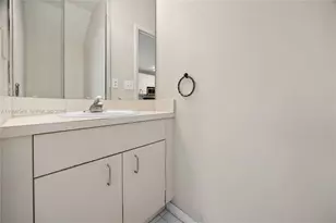 365 SW 122nd Ave, Pembroke Pines, FL 33025 - Photo 9