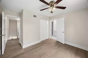 365 SW 122nd Ave, Pembroke Pines, FL 33025 - Photo 9