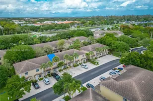 365 SW 122nd Ave, Pembroke Pines, FL 33025 - Photo 17