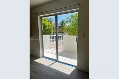 240 Collins Ave, Miami Beach, FL 33139 - Photo 7