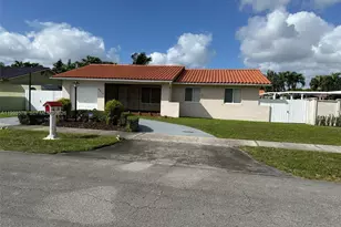 2810 SW 108th Pl, Miami, FL 33165 - Photo 1