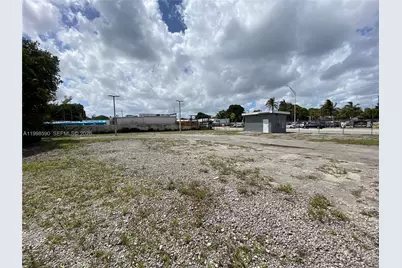 300 NW 79th St, Miami, FL 33150 - Photo 13