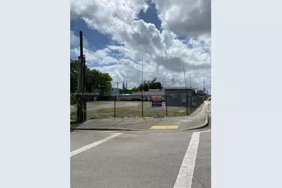 300 NW 79th St, Miami, FL 33150 - Photo 5