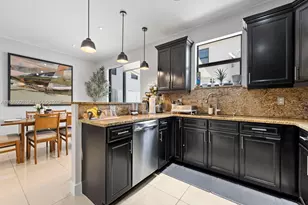 8781 NW 98th Ct, Doral, FL 33178 - Photo 13