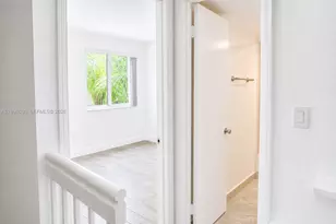 8695 NW 6th Ln, Miami, FL 33126 - Photo 17
