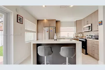 1237 NW 125th Ter, Sunrise, FL 33323 - Photo 13