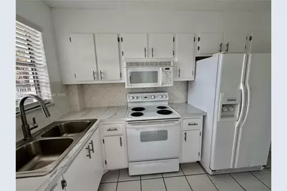 580 Egret Dr #212, Hallandale Beach, FL 33009 - Photo 7