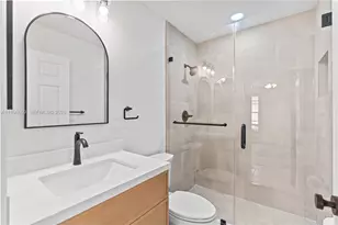 9081 N Lake Park Cir N, Davie, FL 33328 - Photo 21