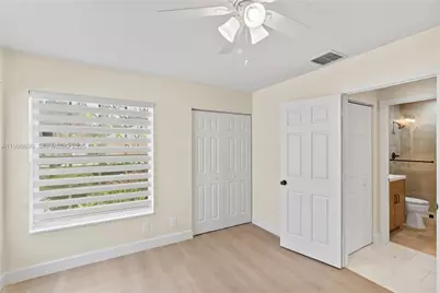 9081 N Lake Park Cir N, Davie, FL 33328 - Photo 19