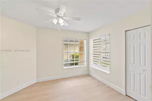 9081 N Lake Park Cir N, Davie, FL 33328 - Photo 17