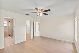 9081 N Lake Park Cir N, Davie, FL 33328 - Photo 13