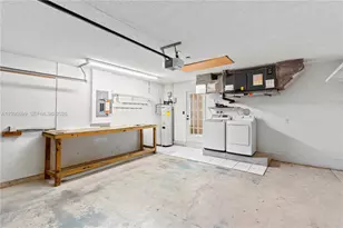 9081 N Lake Park Cir N, Davie, FL 33328 - Photo 25