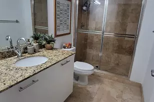 41 SE 5th St, Miami, FL 33131 - Photo 15