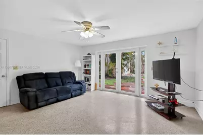 733 W 33rd St, Hialeah, FL 33012 - Photo 25