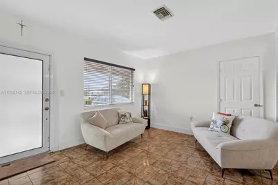 733 W 33rd St, Hialeah, FL 33012 - Photo 3
