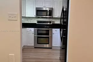 11091 NW 7th St, Miami, FL 33172 - Photo 5