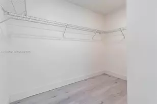 41 SE 5th St, Miami, FL 33131 - Photo 29